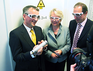 Bundesforschungsministerin Annette Schavan und Wirtschaftminister Jost de Jager zu Besuch bei Taufenbach Bundesforschungsministerin Annette Schavan und Wirtschaftminister Jost de Jager zu Besuch bei Taufenbach